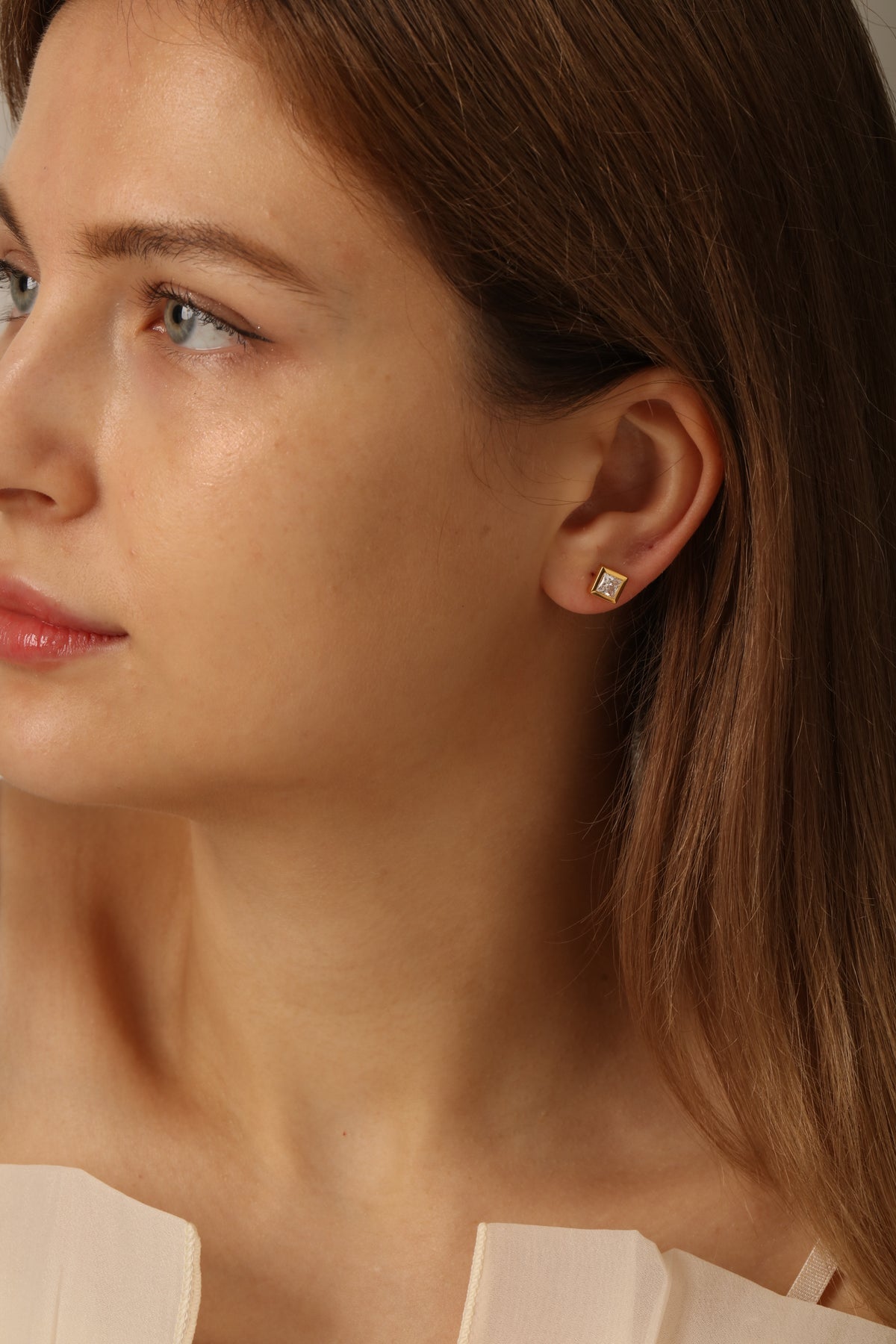 The Geometric Studs “Princess”