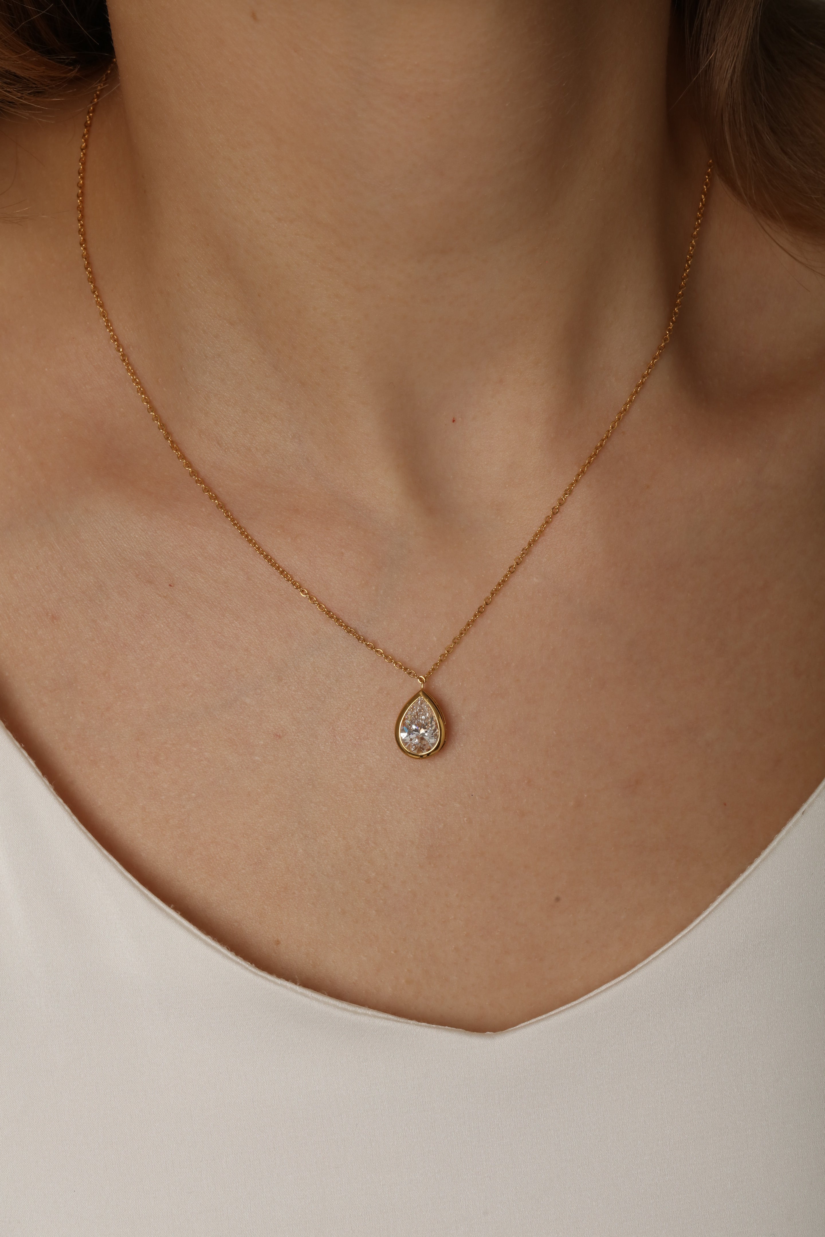 The Geometric Necklace 2ct “Pear shape”