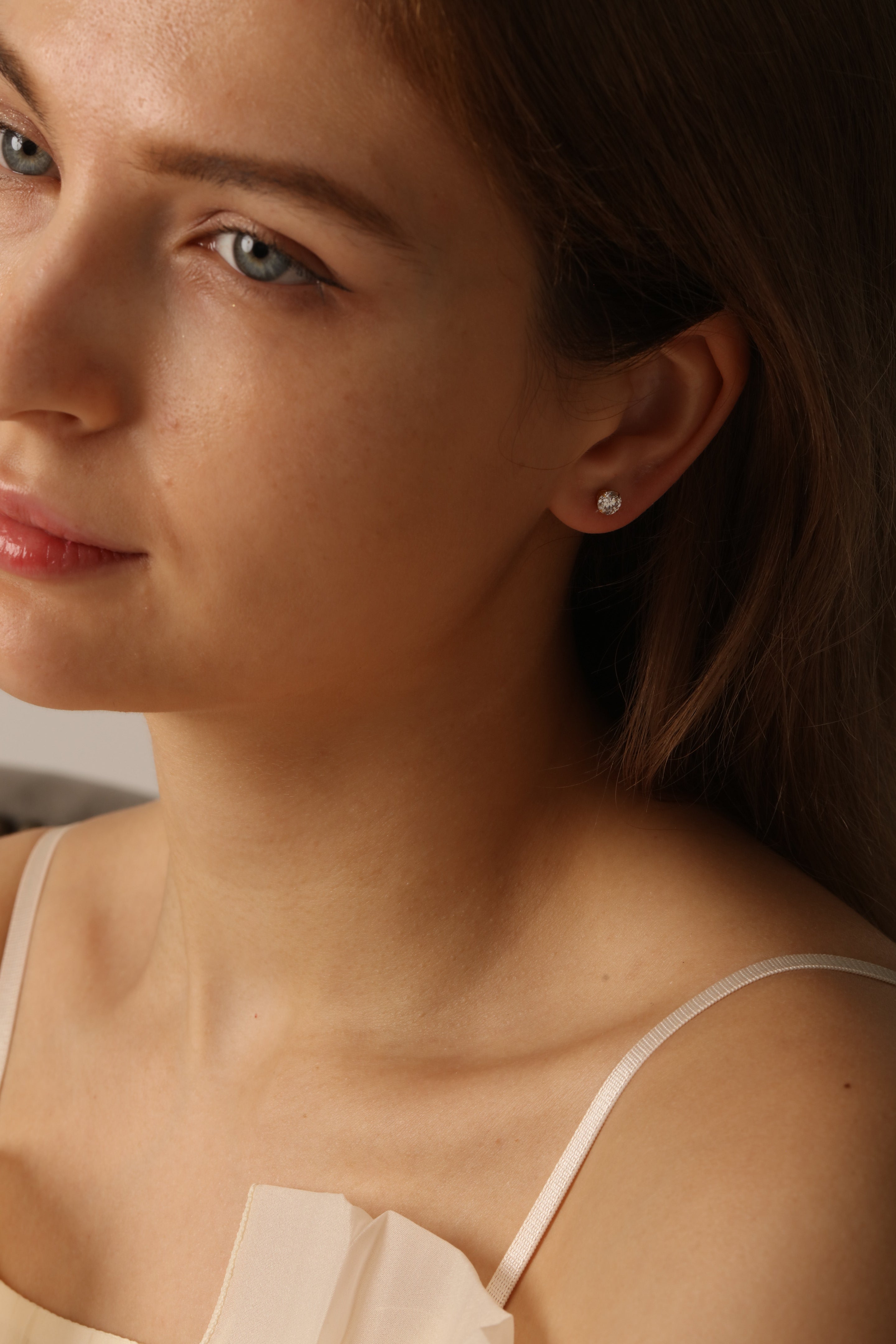 The Essentials Studs “Round”