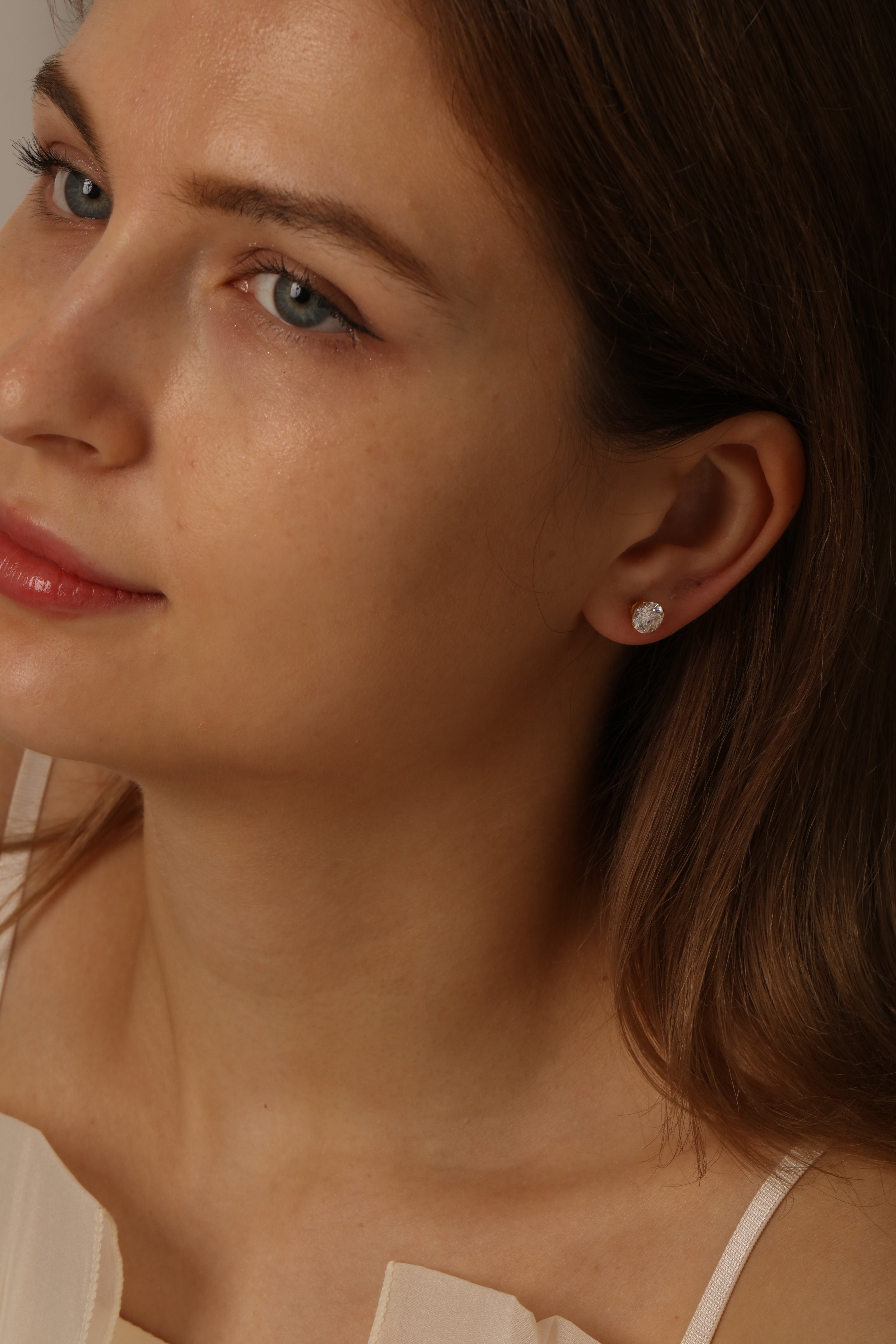 The Essentials Studs “Round”
