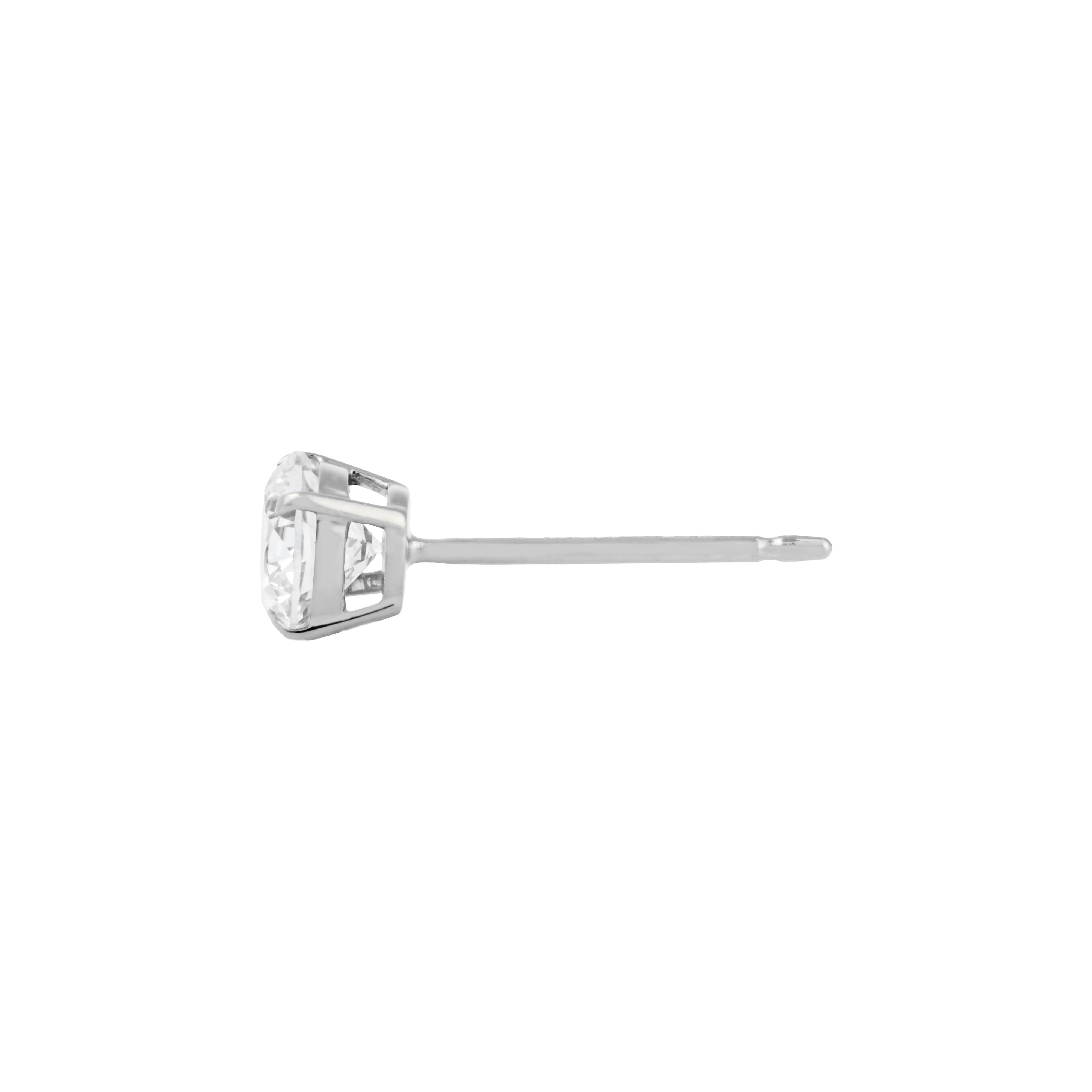 The Essentials Studs “Round”