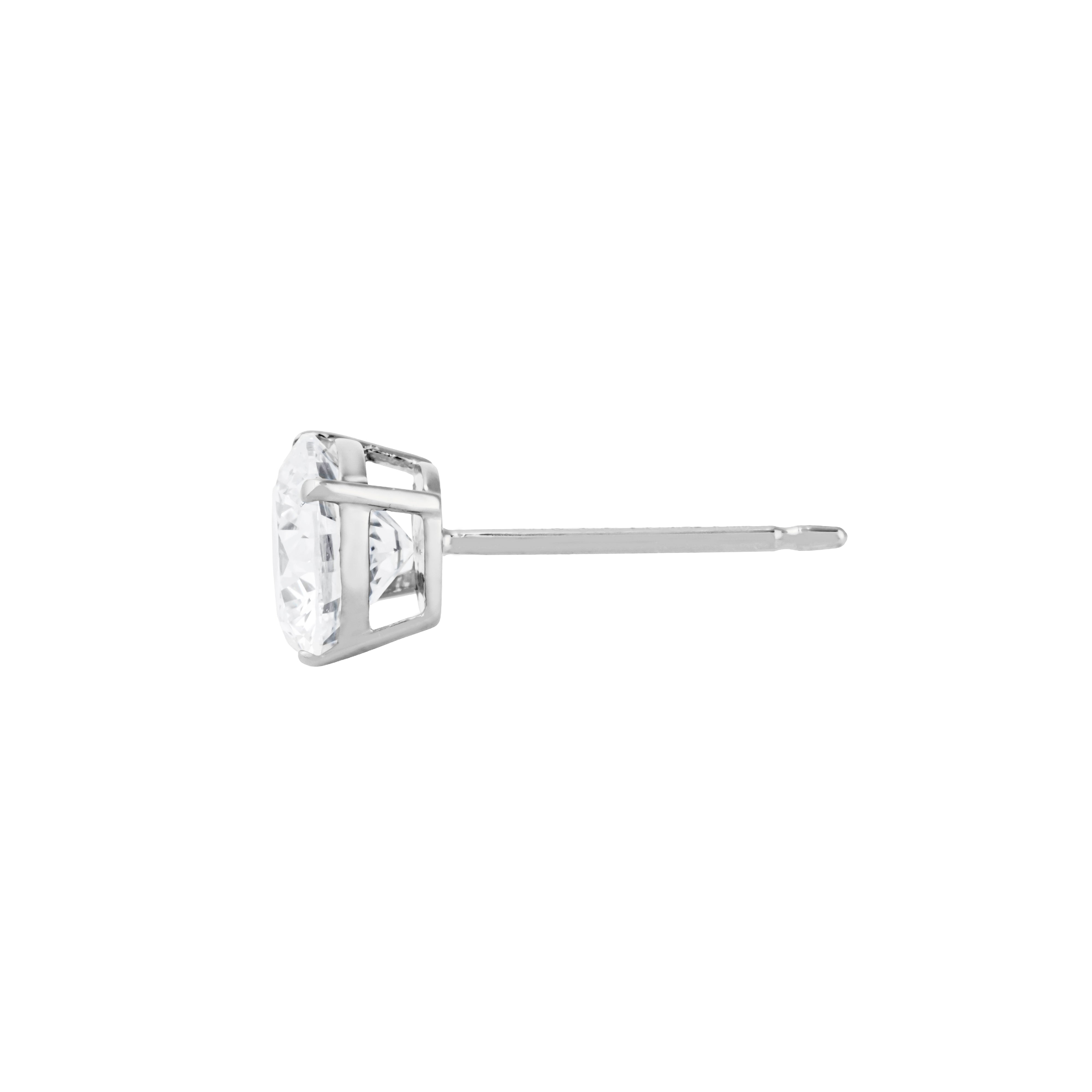 The Essentials Studs “Round”